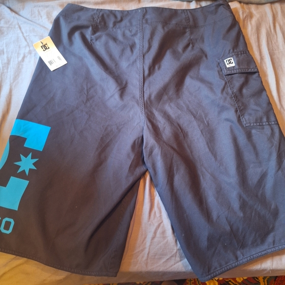 DC SHOES SWIM SHORTS - Picture 2 of 3